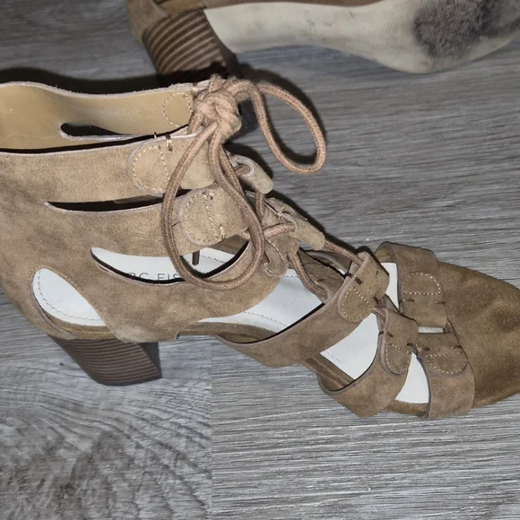 Women's Tan Strappy Heeled Sandals - Picture 3 of 7